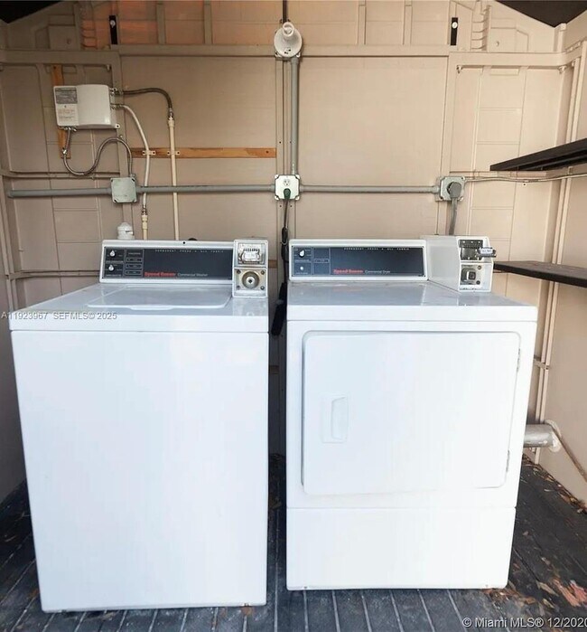 Building Photo - 570 NE 69th St