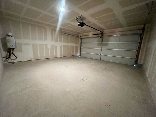 Building Photo - Charming 3 Bedroom/2 Bath Home *St. Hedwig...