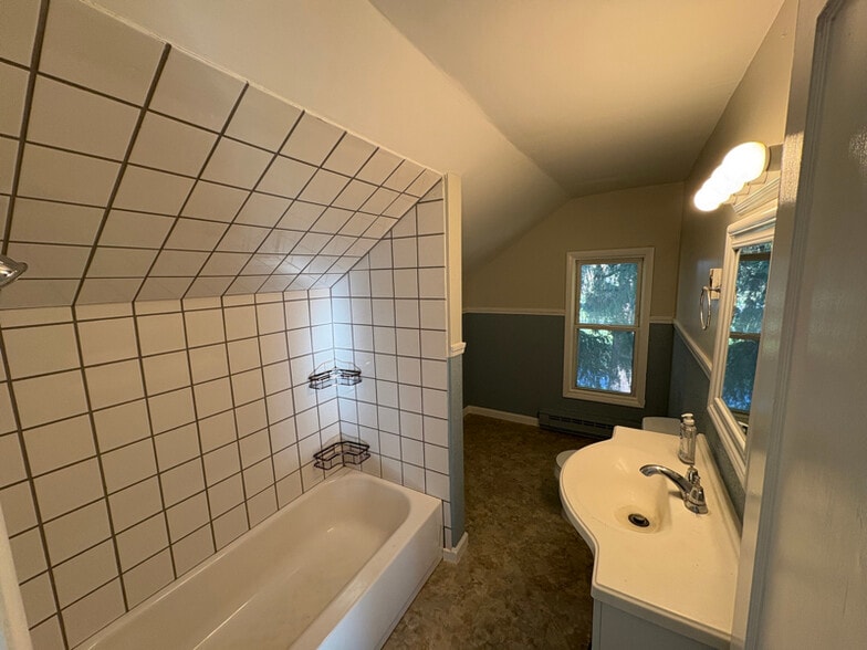 Building Photo - 246 Schwartz Rd