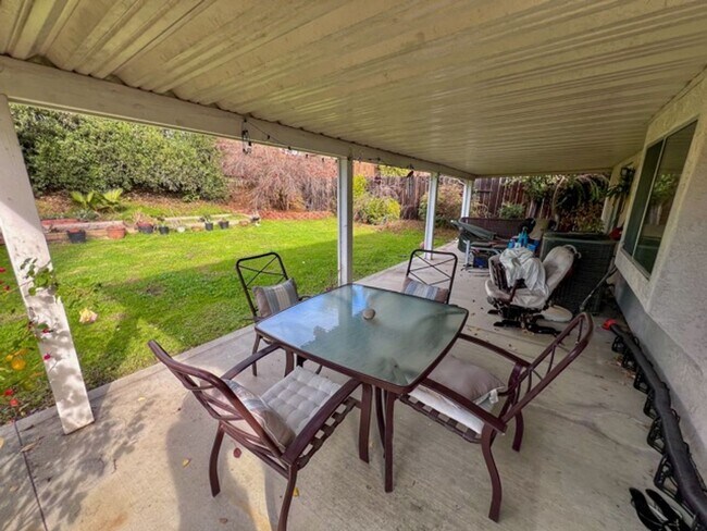 Building Photo - 2 bedroom Temecula home with a big backyar...