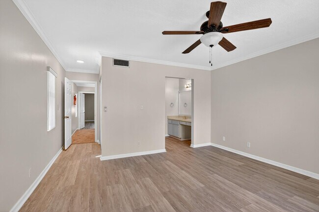 Building Photo - 596 SE 20th Ave