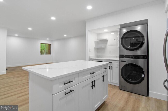 Building Photo - 25 Stonehenge Cir