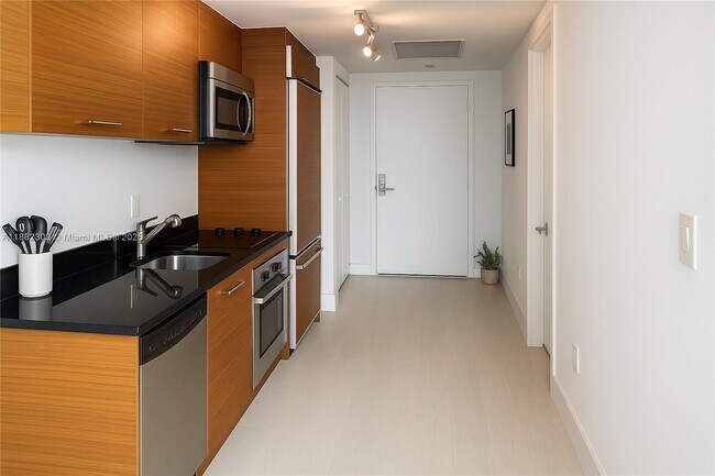 Building Photo - 50 Biscayne Blvd