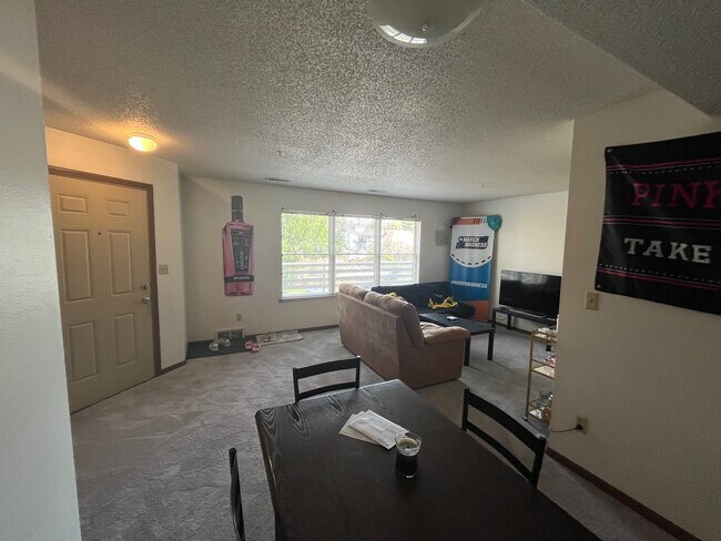 Living/Dining Space - 627 Iowa Ave