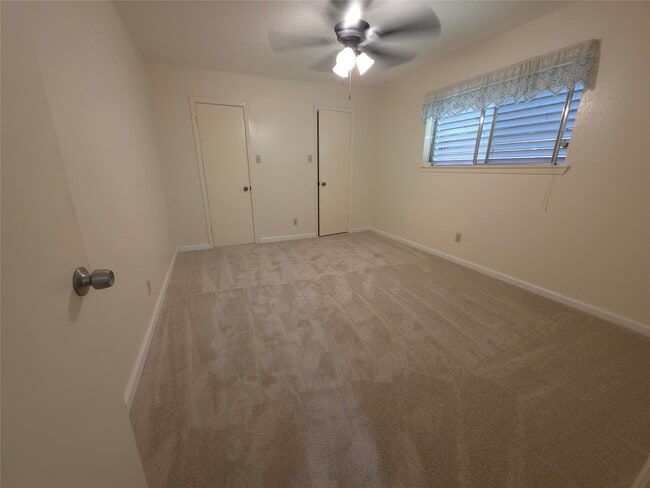 Building Photo - 4860 Kentington Dr