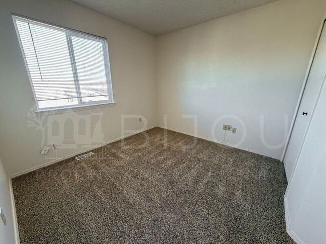 Building Photo - 3498 Mountainside Dr