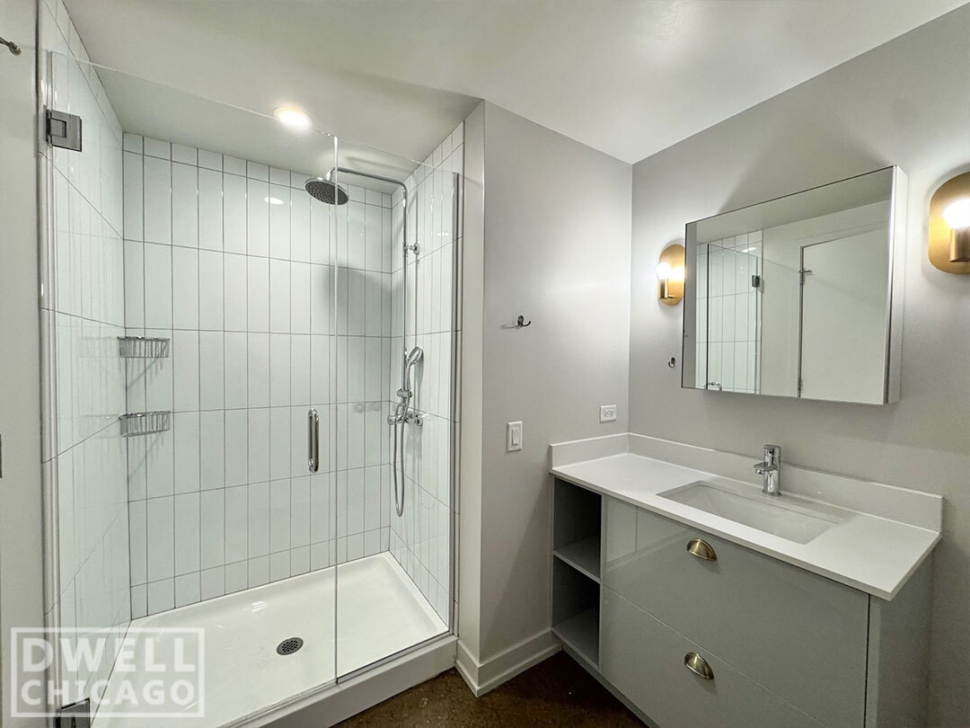 Building Photo - 152 W Huron St