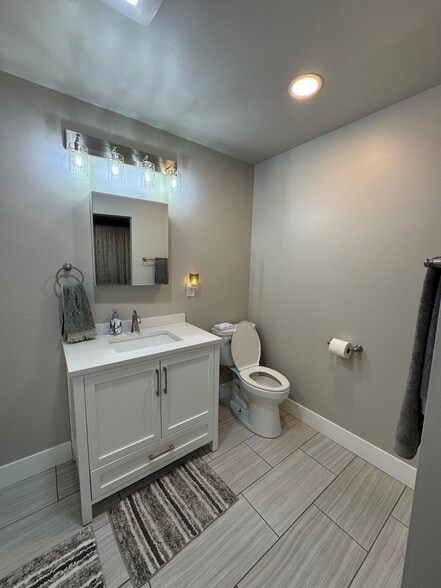 Building Photo - 3677 Lakeshore Blvd