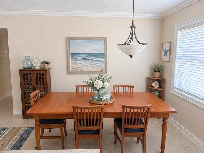 Building Photo - 1221 SE 3rd St