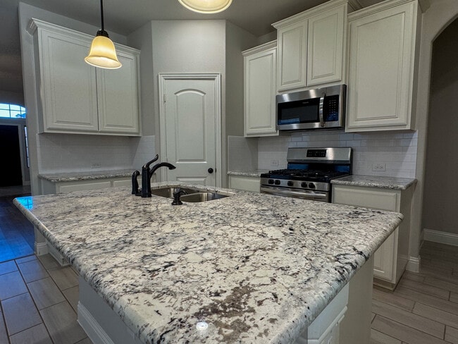 Building Photo - 7836 Cottonwood Dr