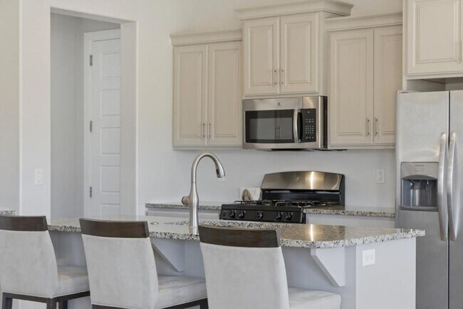 Building Photo - Brio Beauty! 3 Bedroom Home with View and RV Parking!