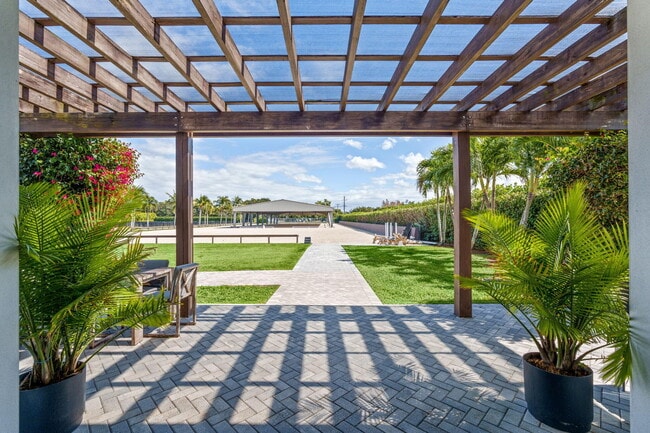 Building Photo - 13155 Southfields Rd