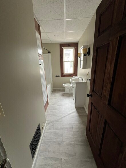 Building Photo - 118 E Chemung Pl