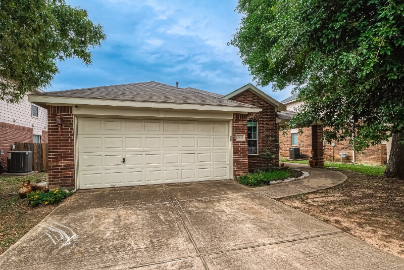 Building Photo - 18819 Knobby Oaks Pl