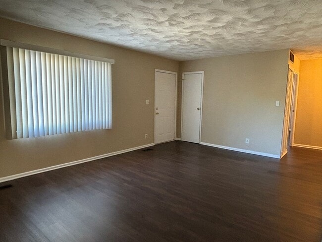 Building Photo - Spacious 3 bedroom home with large backyard deck!