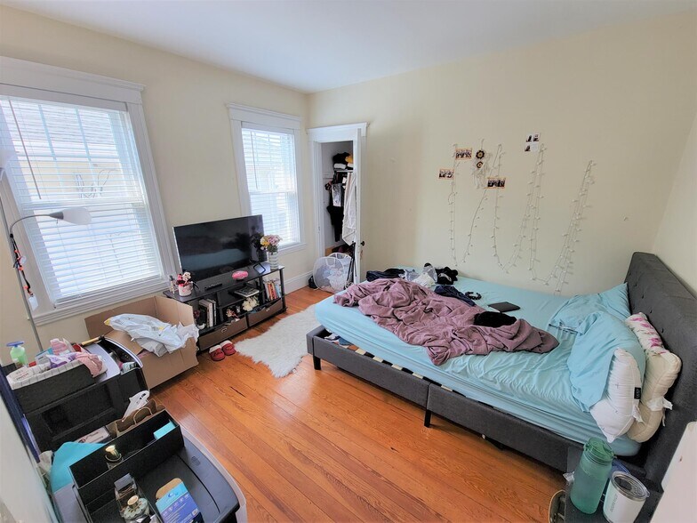 Building Photo - 31 Electric Ave