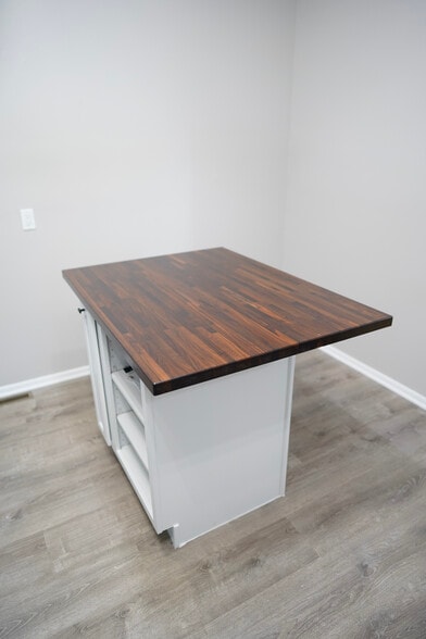 Kitchen Island - 413 19th Ave NE