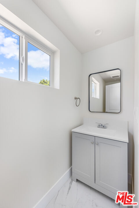 Building Photo - 11140 Gaviota Ave
