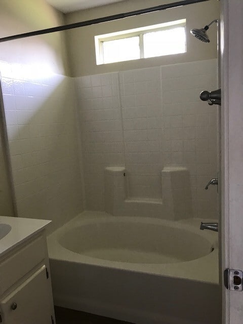 Building Photo - Convenient Location to Hulrburt Field