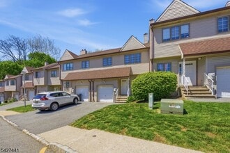Building Photo - 11 Deer Hill Ct