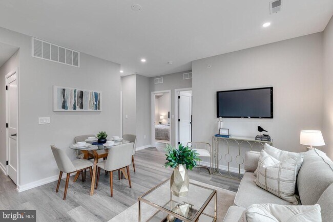 Building Photo - 752 S 16th St