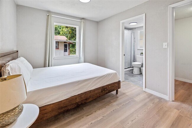 Building Photo - 3607 E 24th Ave