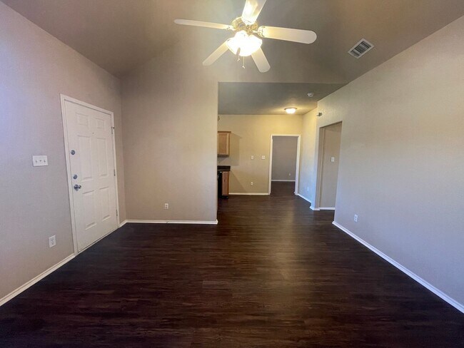 Building Photo - 105-107 Sunburst Court