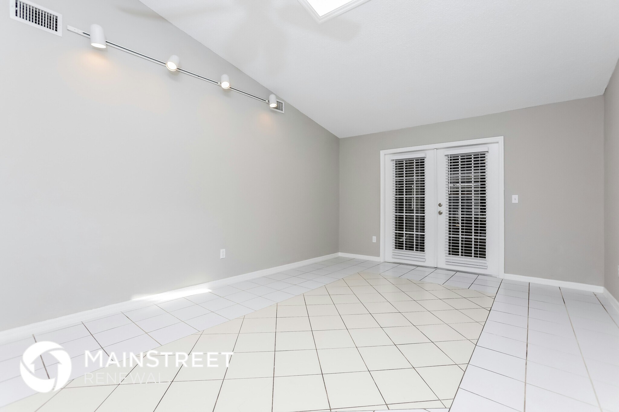Building Photo - 231 Lago Vista St