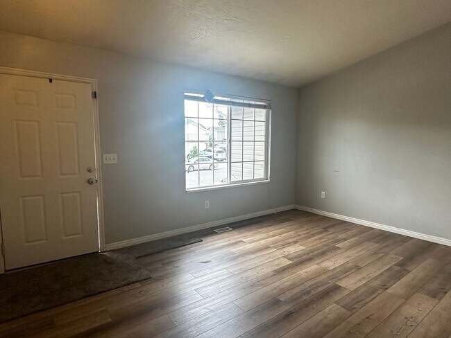 Building Photo - Great Home Available in Lehi!
