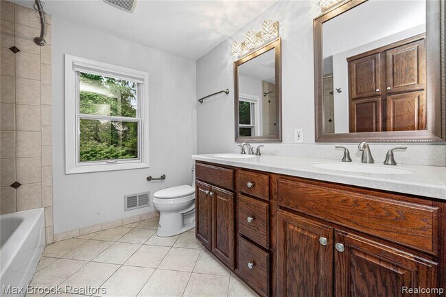 Building Photo - 2601 Lamplighter Ln