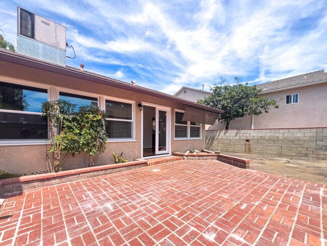 Building Photo - Spacious 3BR Home in Prime Burbank!