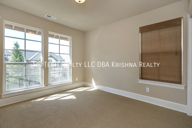 Building Photo - 12649 NW Bayonne Ln
