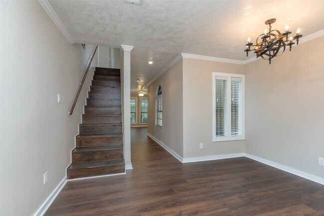 Building Photo - 1611 Oakdale St