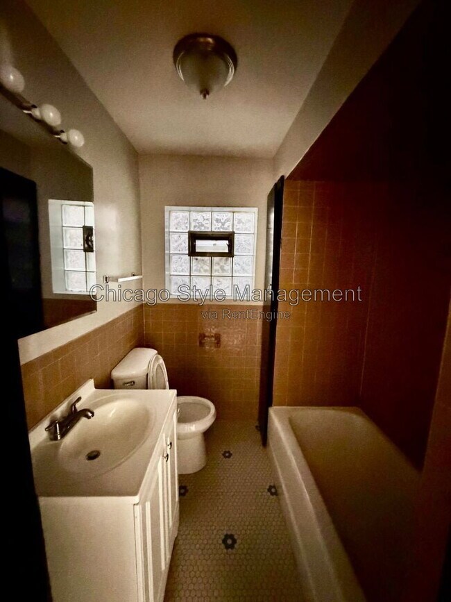 Building Photo - 2950 W 61st St