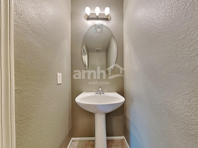 Building Photo - 2338 W Running Deer Trl