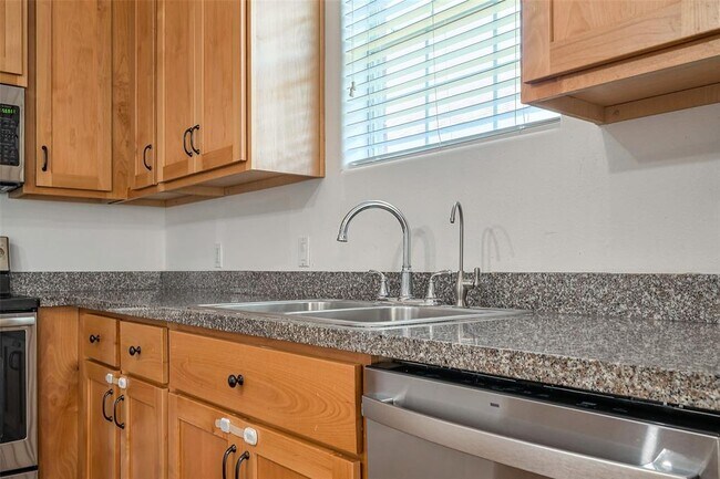 Building Photo - 5906 Yaupon Ridge Dr