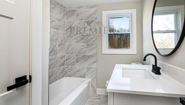 Building Photo - 7509 Lamar Ave