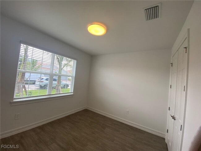 Building Photo - 2974 Royal Gardens Ave