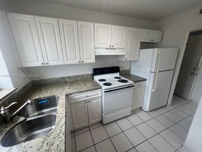Building Photo - 5100 SW 41st St