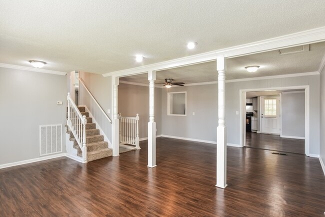Building Photo - 2508 Greenhill Dr NW