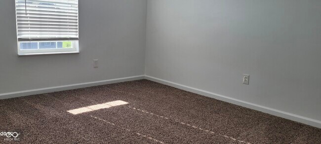 Building Photo - 570 Freedom Dr