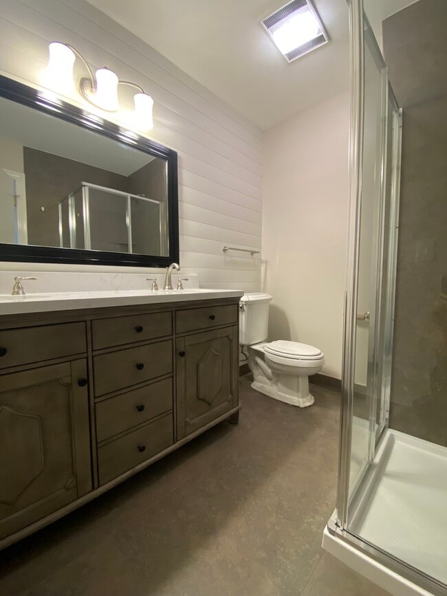 Building Photo - 2817 E El Paso St