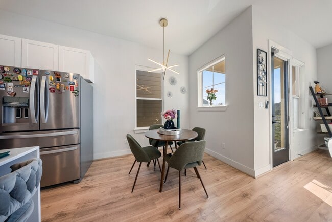 Building Photo - 6130 Campos Dr