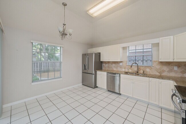 Building Photo - 107 Bay Tree Dr
