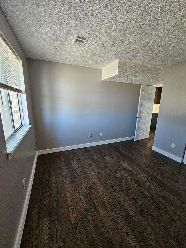 Building Photo - 1 Bedroom Condo in Aurora