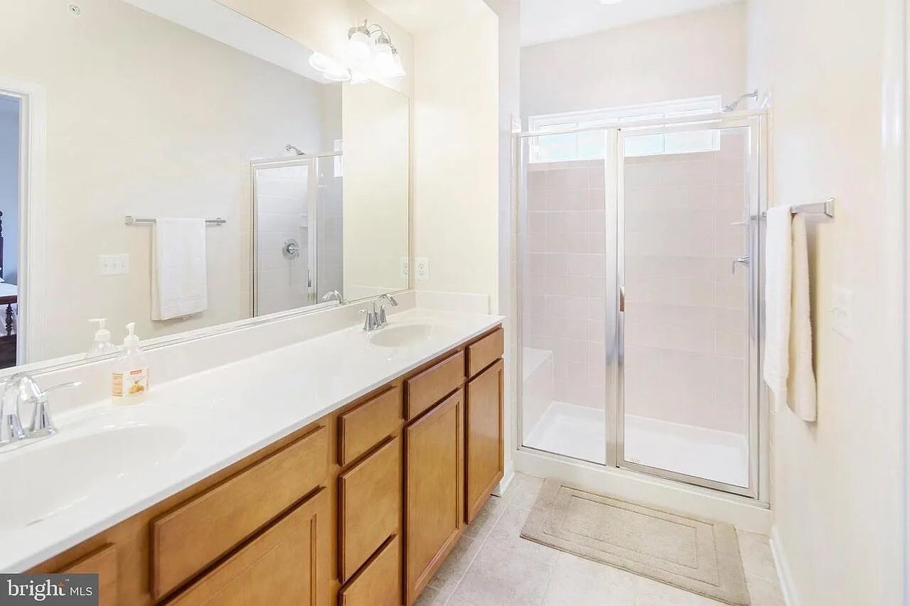 Building Photo - 5907 Leben Dr