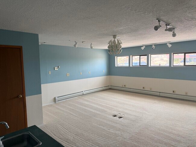 Building Photo - 675 Camino Arco Iris
