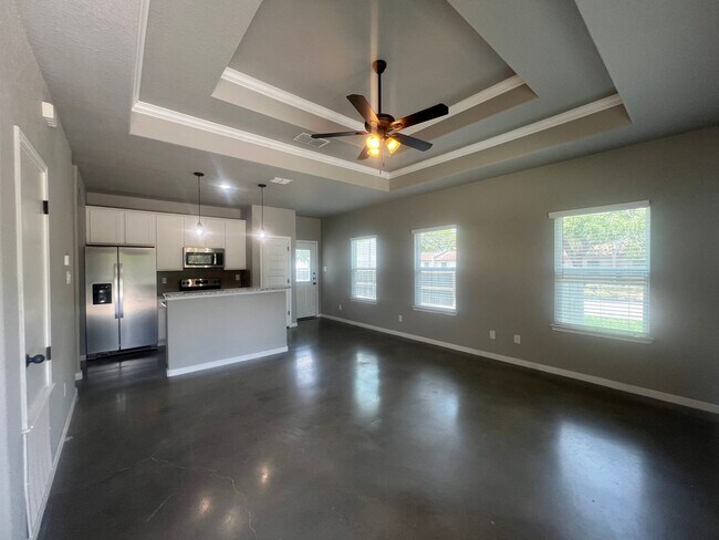 Building Photo - Luxury 3/2 Duplex in Seguin, Texas