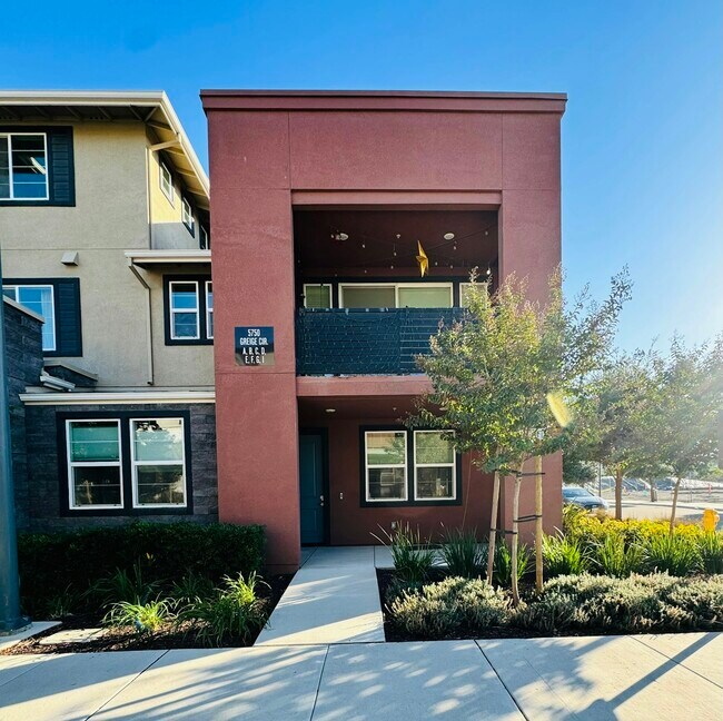 Primary Photo - 5750 Greige Cir