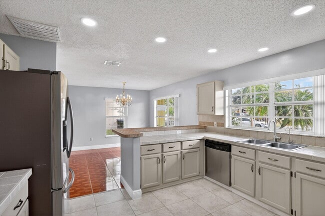 Building Photo - 14912 White Magnolia Ct